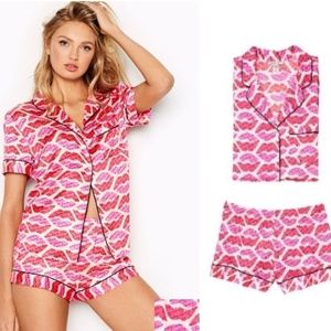 Victoria's Secret Silky Lips Print Pajama Set Size M